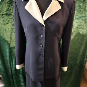 Elegant Navy and Cream Women's 2 Piece Suit, Jacket And Skirt 6P